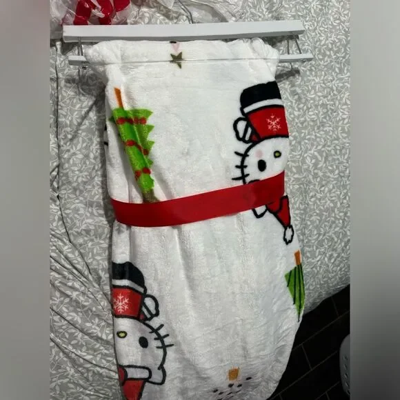 Hello Kitty Christmas blanket 50x70 in throw